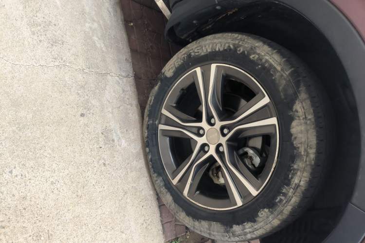 Used Lifan Auto X80 2017 2.0T Automatic Comfort Model Right Front Wheel Hub