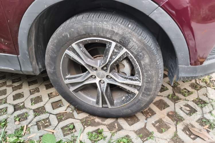 Used Lifan Auto X80 2017 2.0T Automatic Comfort Model Right Front Wheel Hub
