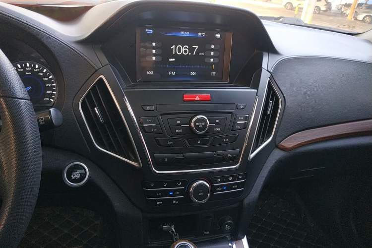 Used Lifan Auto X80 2017 2.0T Automatic Comfort Model Audio And AC Panel