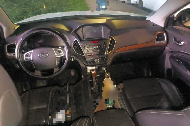 Used Lifan Auto X80 2017 2.0T Automatic Comfort Version Center Console