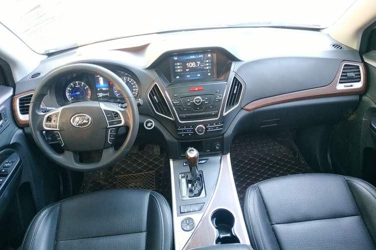 Used Lifan Auto X80 2017 2.0T Automatic Comfort Model Center Console