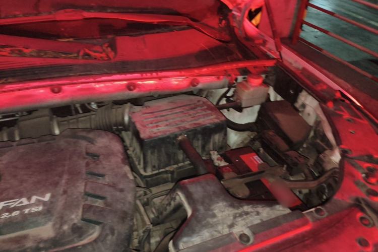 Used Lifan Auto X80 2017 2.0T Automatic Comfort Version Engine Bay Left