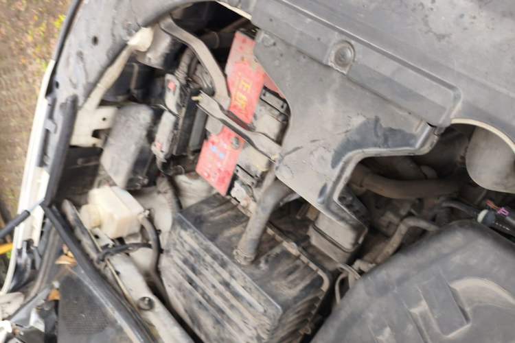 Used Lifan Auto X80 2017 2.0T Automatic Comfort Version Engine Bay Left