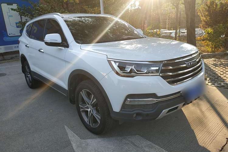 Used Lifan Auto X80 2017 2.0T Automatic Comfort Model Front Right 45 Deg