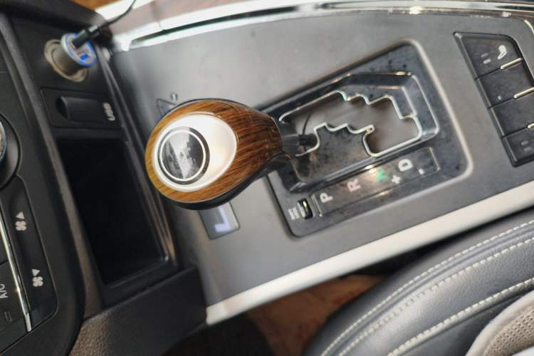 Used Lifan Auto X80 2017 2.0T Automatic Comfort Version Gear Lever