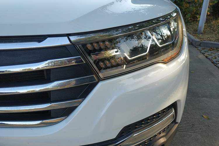 Used Lifan Auto X80 2017 2.0T Automatic Comfort Model Left Front Headlight