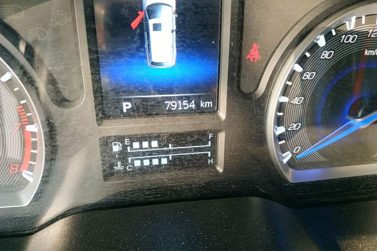 Used Lifan Auto X80 2017 2.0T Automatic Comfort Model Odometer Close Up