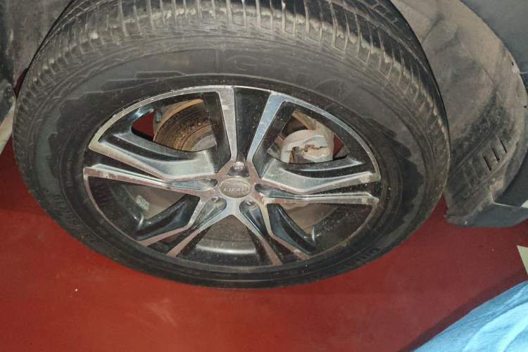 Used Lifan Auto X80 2017 2.0T Automatic Comfort Version Right Front Wheel Hub