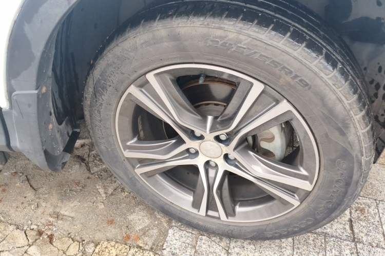 Used Lifan Auto X80 2017 2.0T Automatic Comfort Version Right Front Wheel Hub