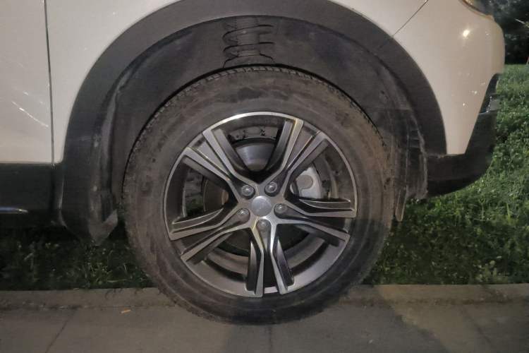 Used Lifan Auto X80 2017 2.0T Automatic Comfort Version Right Front Wheel Hub