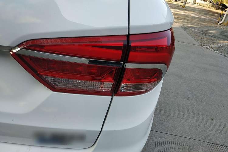 Used Lifan Auto X80 2017 2.0T Automatic Comfort Model Right Rear Taillight