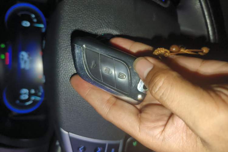 Used Lifan Auto X80 2017 2.0T Automatic Comfort Version Vehicle Key