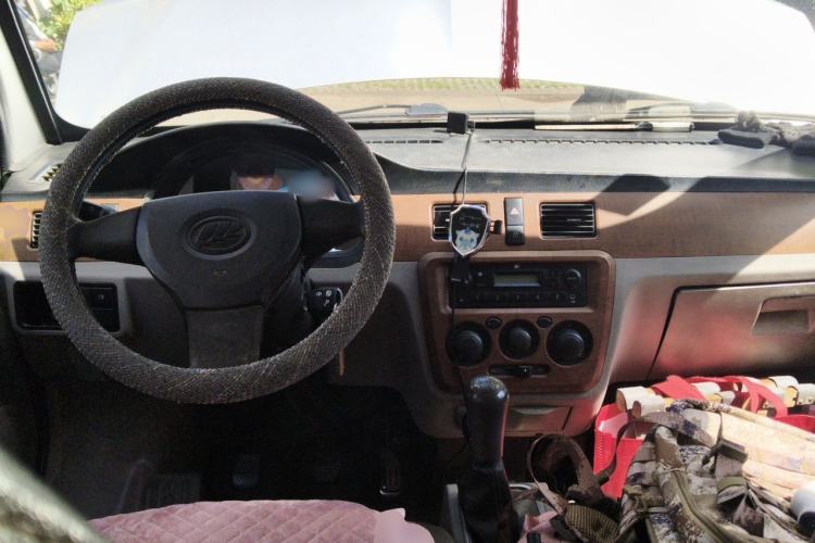 Used Lifan Auto Xingshun 2011 1.3L Comfort Model Center Console