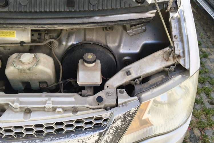 Used Lifan Auto Xingshun 2011 1.3L Comfort Model Engine Bay Left