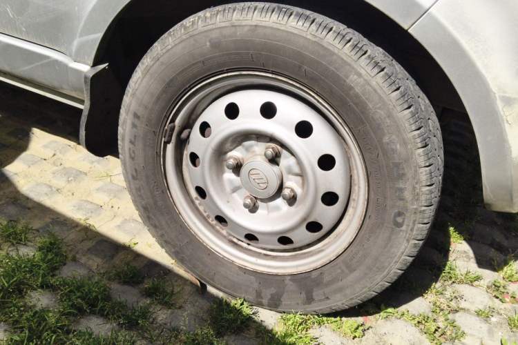 Used Lifan Auto Xingshun 2011 1.3L Comfort Model Right Front Wheel Hub