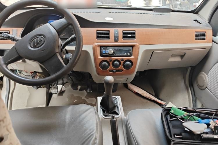 Used Lifan Auto Xingshun 2011 1.3L Comfort Model Center Console