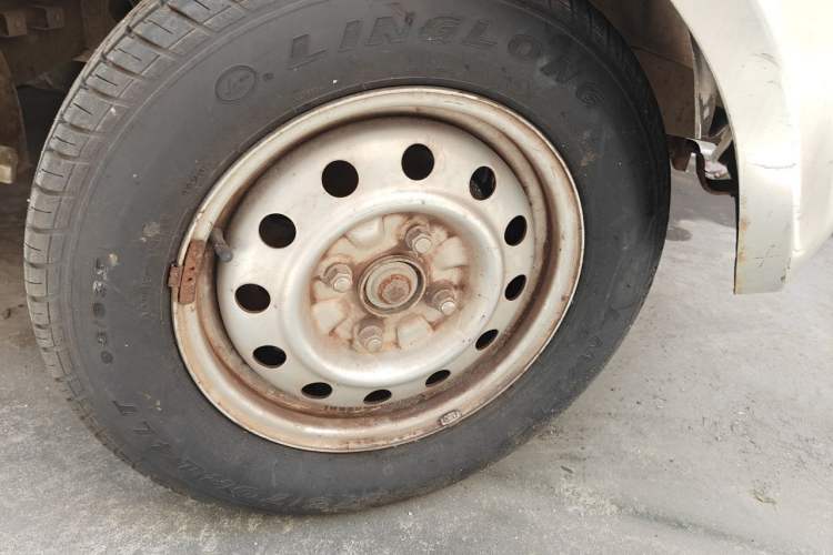 Used Lifan Auto Xingshun 2011 1.3L Comfort Model Right Front Wheel Hub
