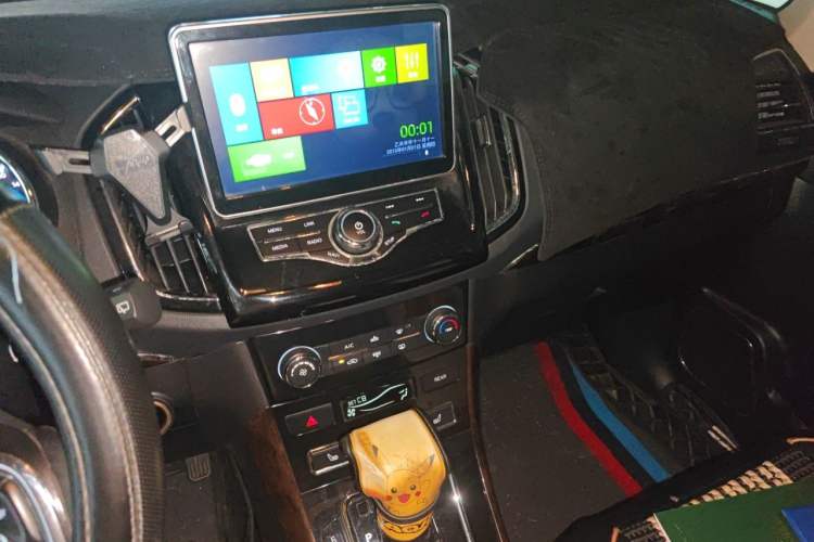 Used Lifan Auto Xuanlang 2017 2.0L CVT Comfort Edition Audio And AC Panel