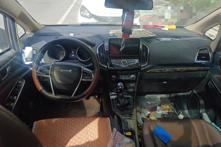 Used Lifan Auto Xuanlang 2017 1.8L Manual Comfort Model Center Console