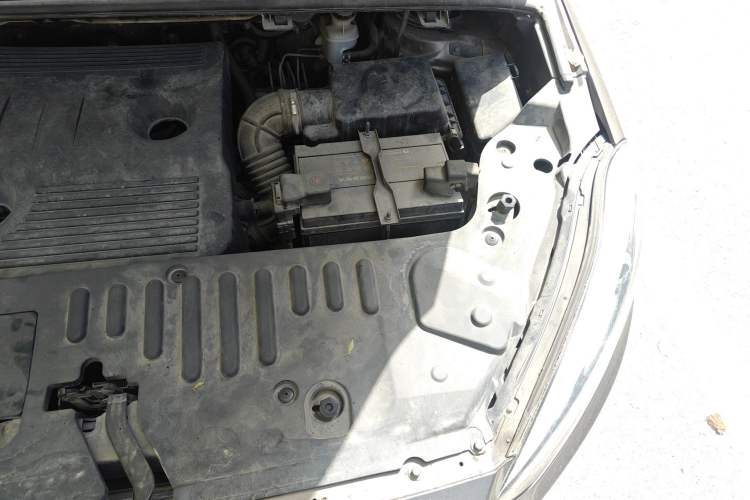 Used Lifan Auto Xuanlang 2017 1.8L Manual Comfort Model Engine Bay Left