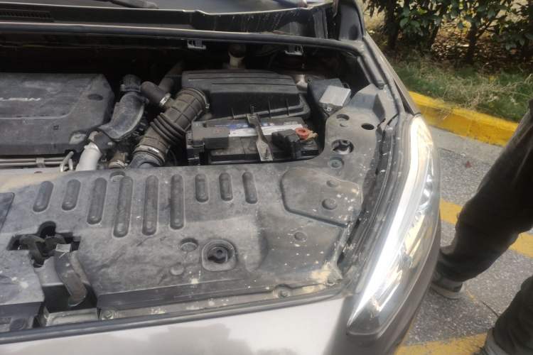 Used Lifan Auto Xuanlang 2017 1.5T Automatic Luxury Model Engine Bay Left