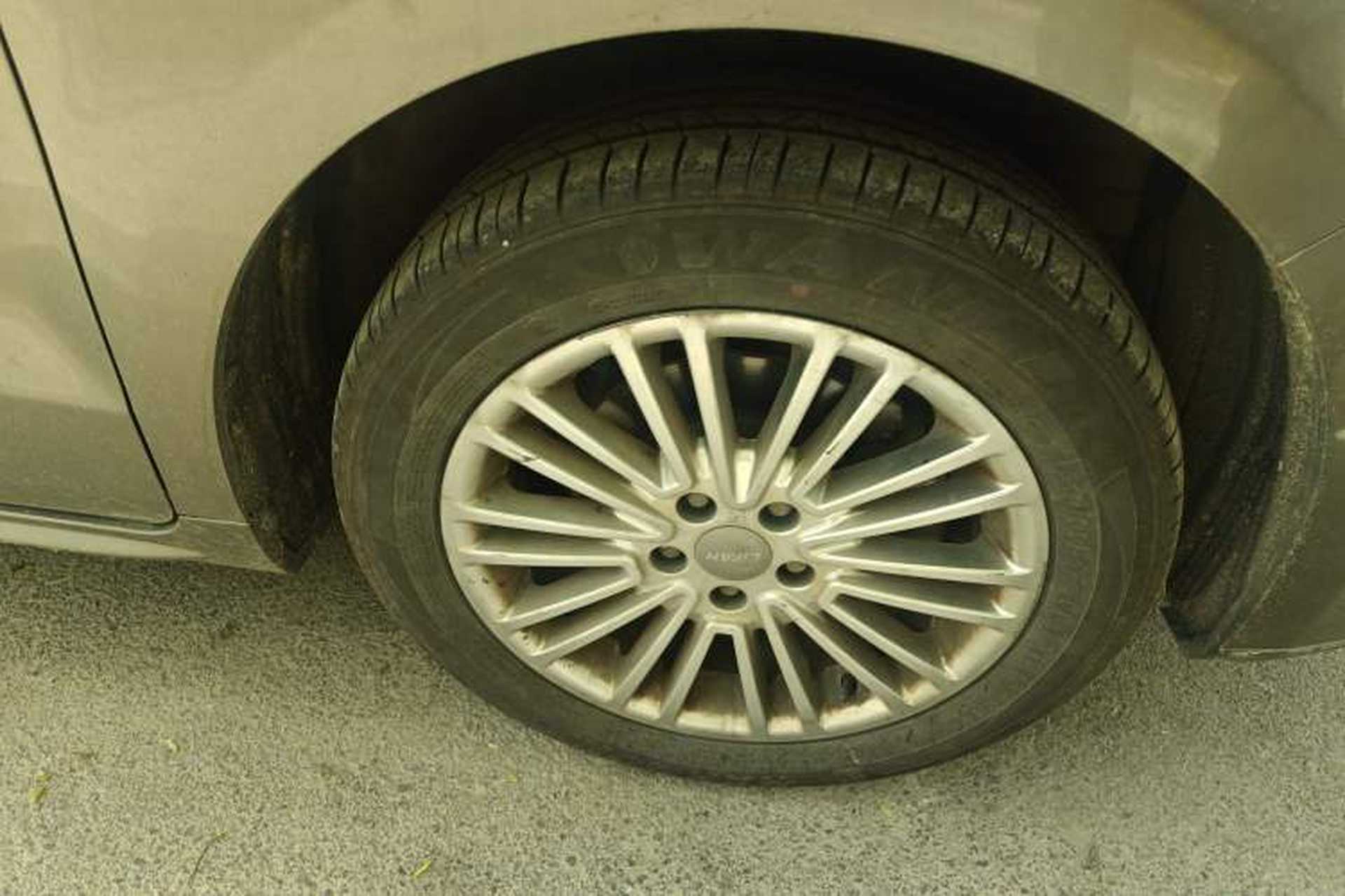 Used Lifan Auto Xuanlang 2017 1.8L Manual Comfort Model Right Front Wheel Hub