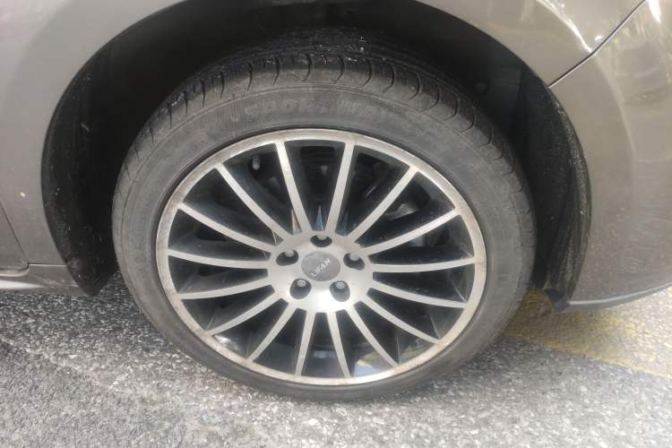 Used Lifan Auto Xuanlang 2017 1.5T Automatic Luxury Model Right Front Wheel Hub