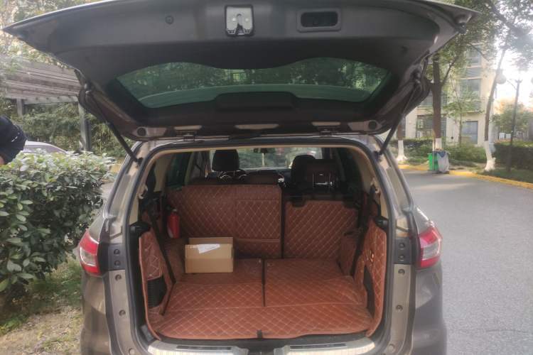 Used Lifan Auto Xuanlang 2017 1.5T Automatic Luxury Model Trunk