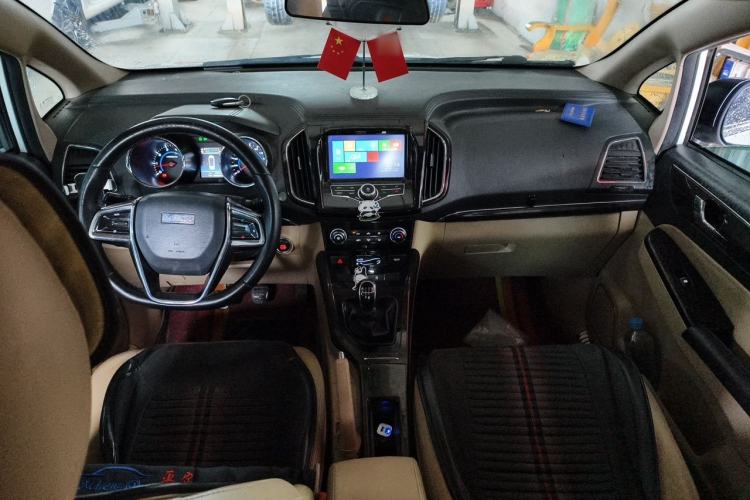 Used Lifan Auto Xuanlang 2017 1.8L Manual Comfort Model Center Console