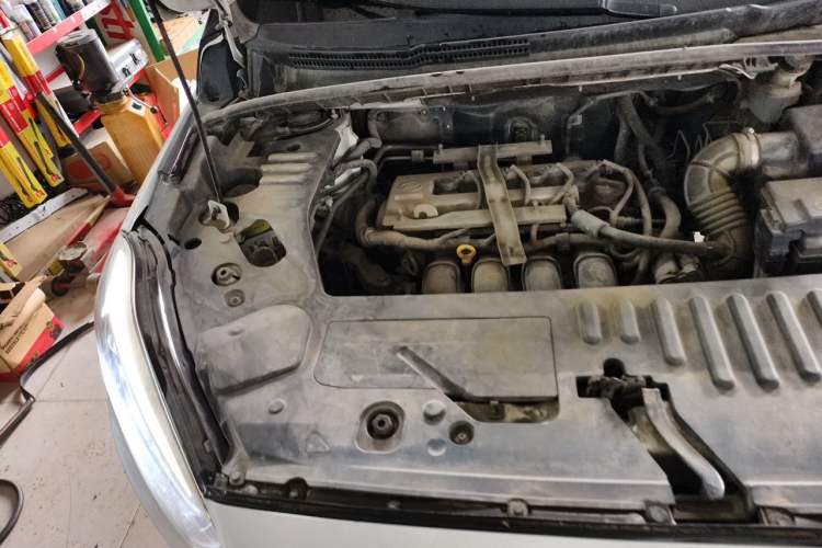 Used Lifan Auto Xuanlang 2017 1.8L Manual Comfort Model Engine Bay Right
