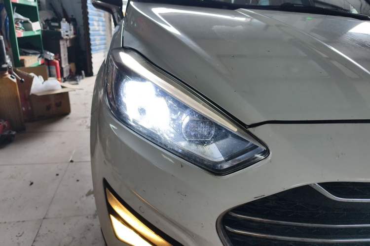 Used Lifan Auto Xuanlang 2017 1.8L Manual Comfort Model Right Front Headlight