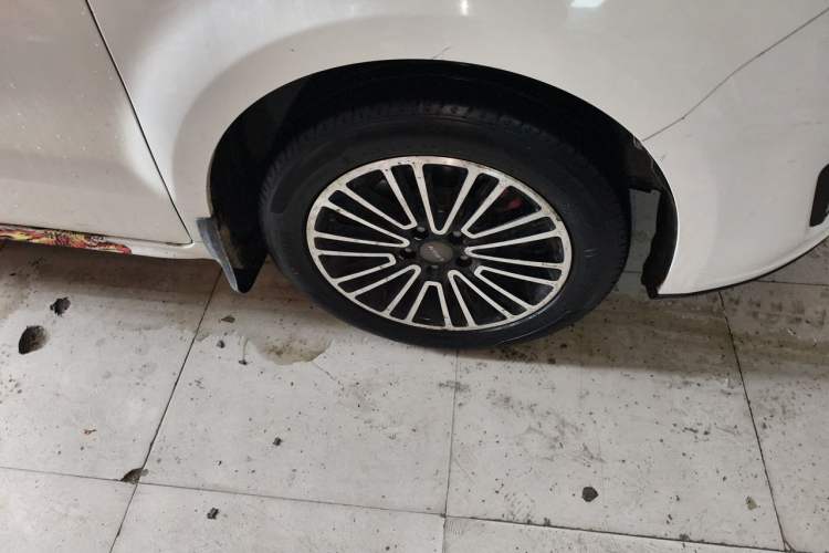 Used Lifan Auto Xuanlang 2017 1.8L Manual Comfort Model Right Front Wheel Hub