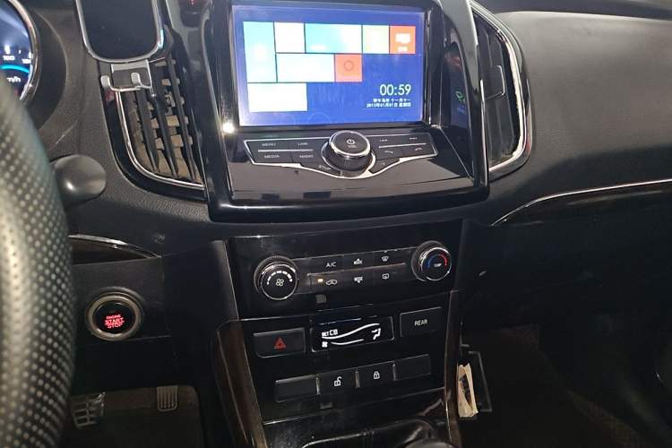 Used Lifan Auto Xuanlang 2017 1.8L Manual Comfort Model Audio And AC Panel