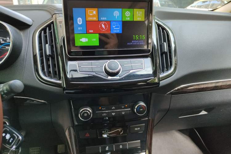 Used Lifan Auto Xuanlang 2017 1.8L Manual Elite Model Audio And AC Panel