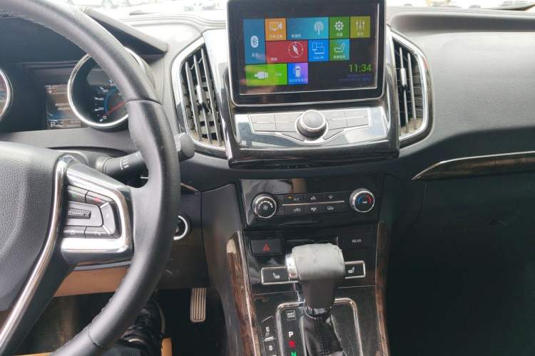 Used Lifan Auto Xuanlang 2017 2.0L CVT Luxury Model Audio And AC Panel