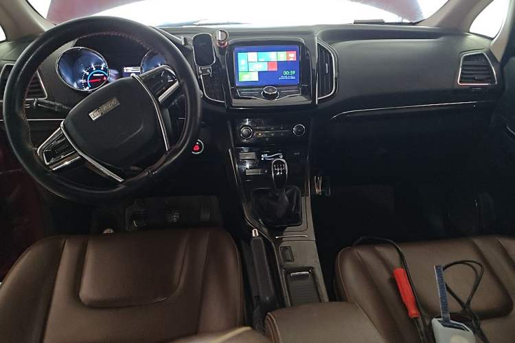Used Lifan Auto Xuanlang 2017 1.8L Manual Comfort Model Center Console