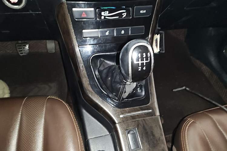 Used Lifan Auto Xuanlang 2017 1.8L Manual Comfort Model Gear Lever