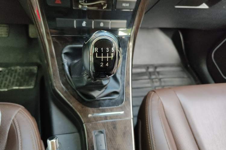 Used Lifan Auto Xuanlang 2017 1.8L Manual Elite Model Gear Lever
