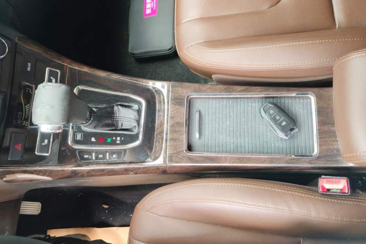 Used Lifan Auto Xuanlang 2017 2.0L CVT Luxury Model Gear Lever