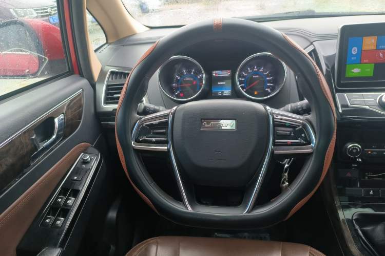 Used Lifan Auto Xuanlang 2017 1.8L Manual Elite Model Interior 2