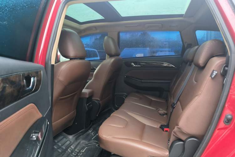 Used Lifan Auto Xuanlang 2017 1.8L Manual Elite Model Interior 6
