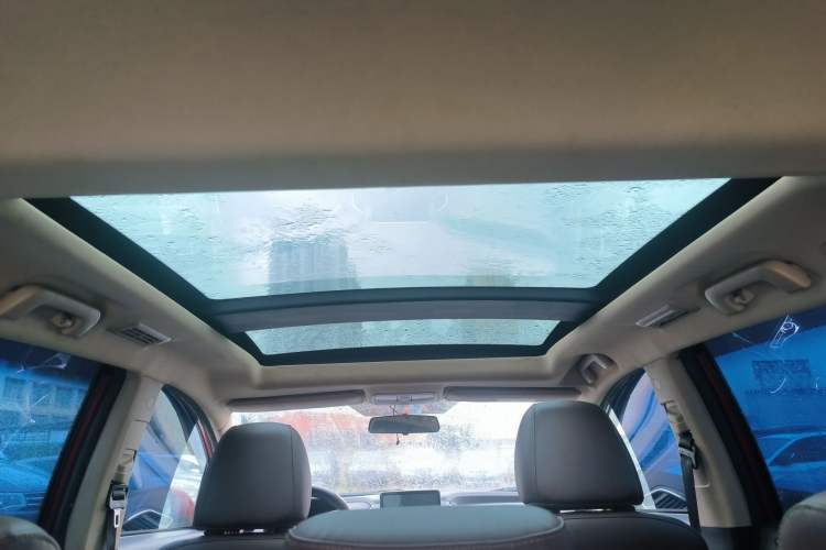 Used Lifan Auto Xuanlang 2017 1.8L Manual Elite Model Interior 7