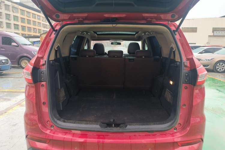 Used Lifan Auto Xuanlang 2017 1.8L Manual Elite Model Interior 8