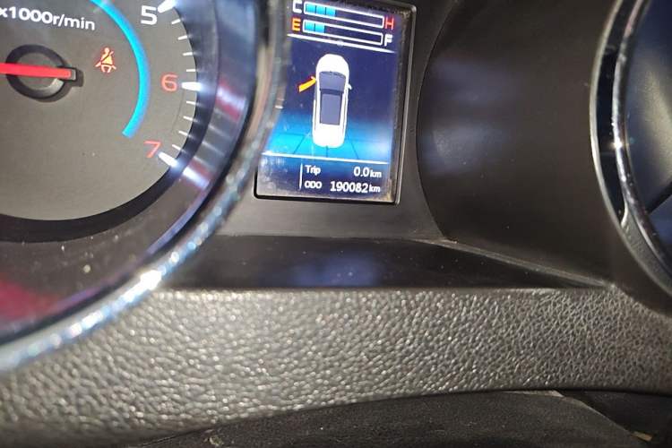 Used Lifan Auto Xuanlang 2017 1.8L Manual Comfort Model Odometer Close Up