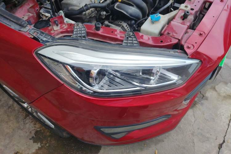 Used Lifan Auto Xuanlang 2017 2.0L CVT Luxury Model Right Front Headlight