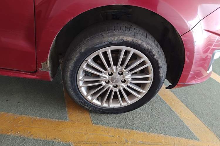 Used Lifan Auto Xuanlang 2017 1.8L Manual Comfort Model Right Front Wheel Hub