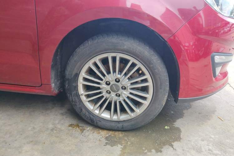 Used Lifan Auto Xuanlang 2017 2.0L CVT Luxury Model Right Front Wheel Hub
