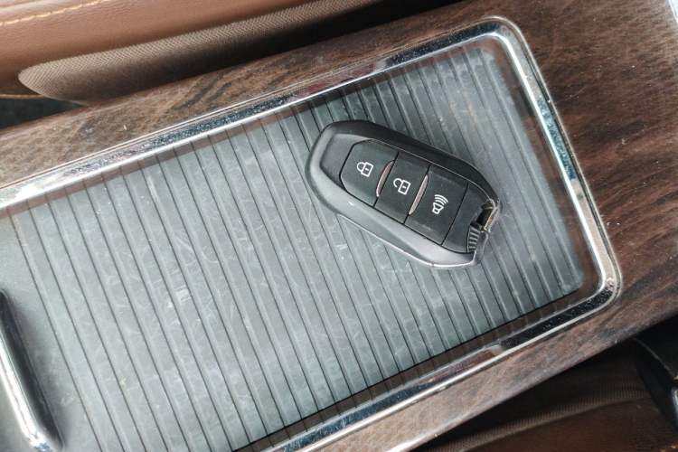 Used Lifan Auto Xuanlang 2017 2.0L CVT Luxury Model Vehicle Key