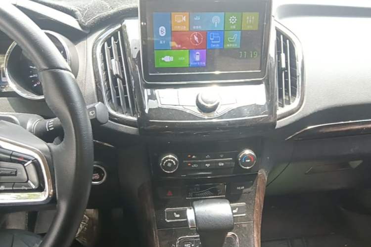 Used Lifan Auto Xuanlang 2017 2.0L CVT Luxury Model Audio And AC Panel
