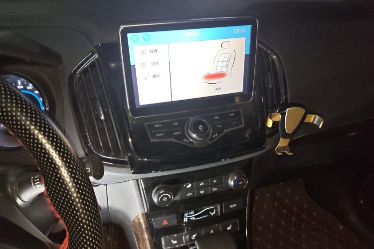 Used Lifan Auto Xuanlang 2017 1.5T Automatic Luxury Model Audio And AC Panel
